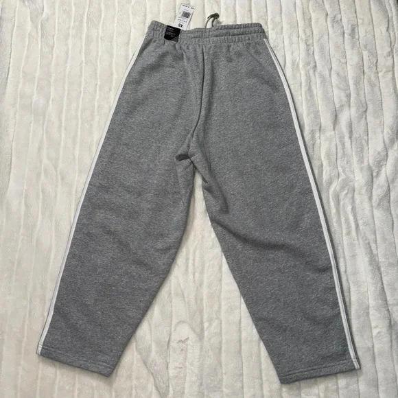 Adidas Women's XS Gray 3 Stripe Fleece Cropped Pants Sweatpants NWT‎ - Picture 3 of 10